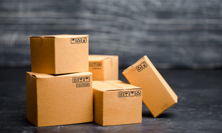 Wymiarowanie kartonów: Kluczowa rola precyzyjnych rozmiarów w pakowaniu i logistyce